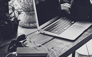 九游体育比分直播、实时比分网、足球比分、篮球比分、电竞比分、九游体育战绩查询-JDG春游Vlog：春光明媚适宜遛弯聊天，更适宜草丛蹲人