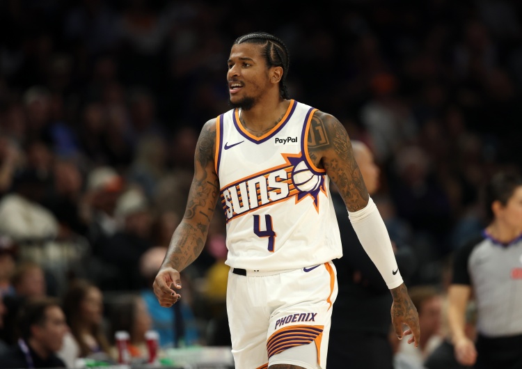 九游体育比分直播、实时比分网、足球比分、篮球比分、电竞比分、九游体育战绩查询-外线开张！杰伦·格林借掩护速射三分命中 帮助球队扳平比分